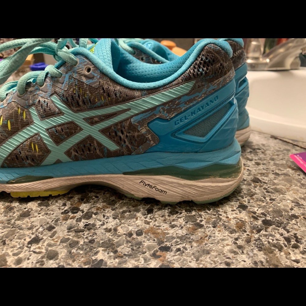 ASICS Running Shoes - Picture 2 of 3